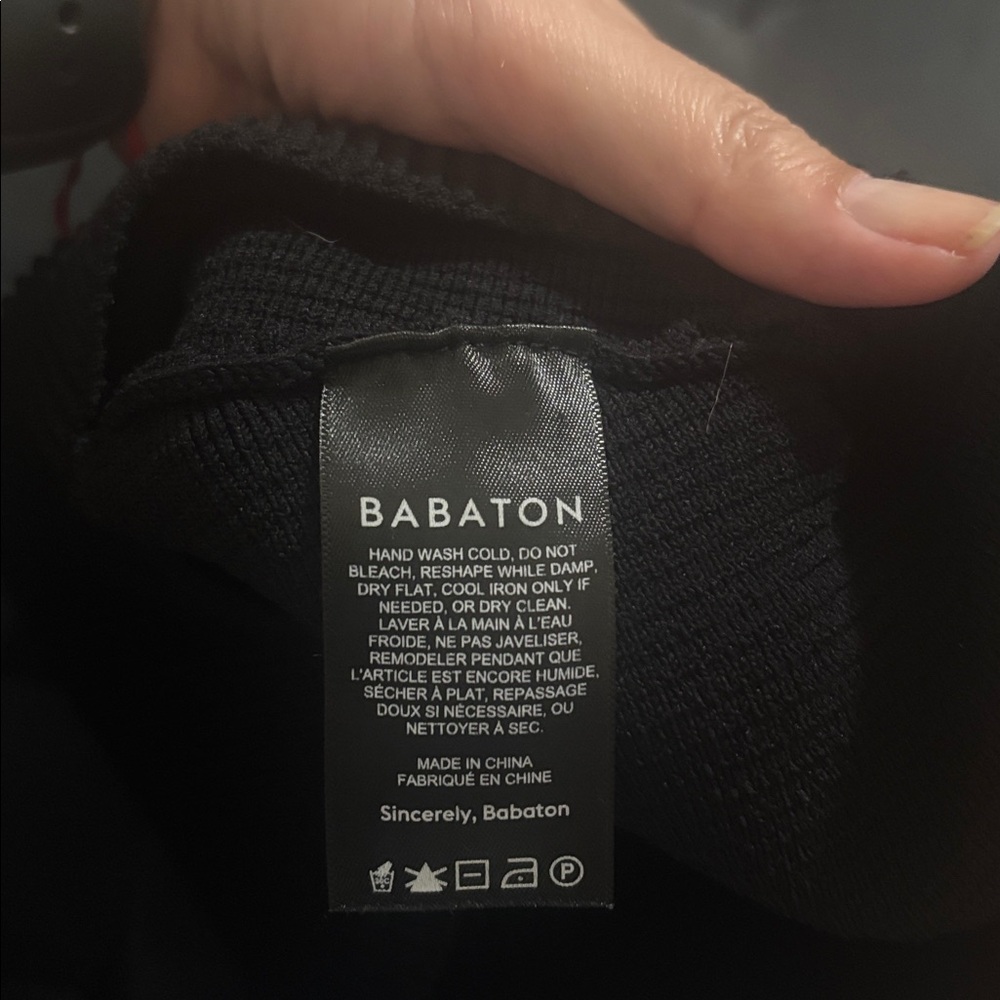 EUC Aritzia Babaton Black V-Neck Crop Top size Small. - Picture 6 of 6